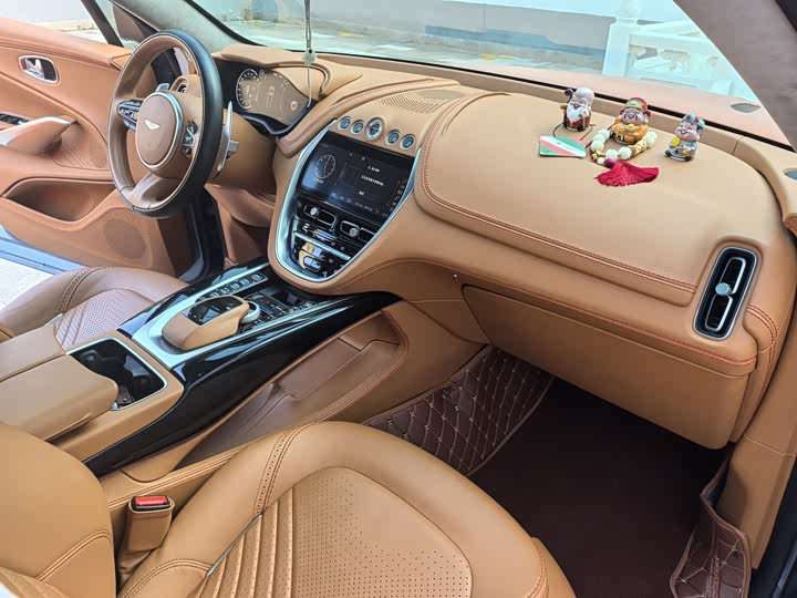 Фото 13 - Aston Martin DBX