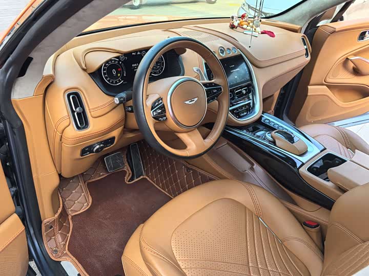 Фото 14 - Aston Martin DBX