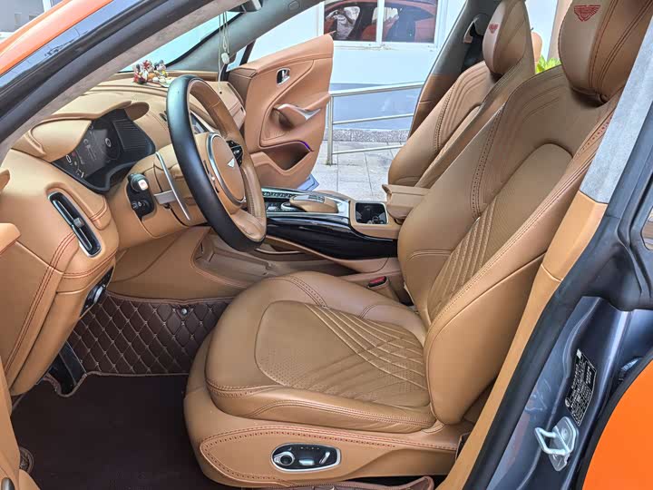 Фото 20 - Aston Martin DBX