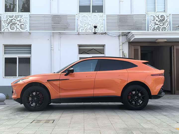 Фото 22 - Aston Martin DBX