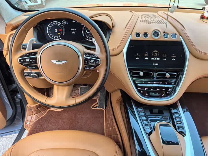 Фото 23 - Aston Martin DBX