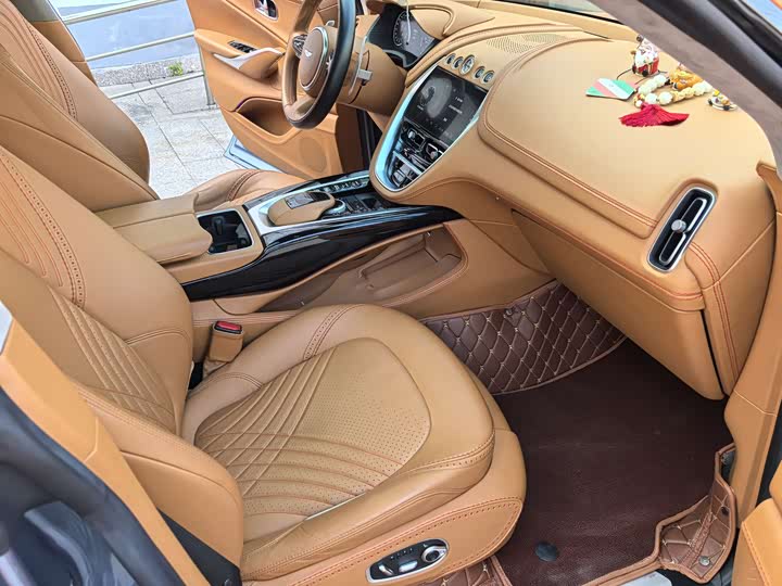 Фото 28 - Aston Martin DBX