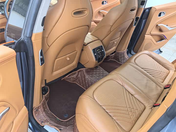 Фото 31 - Aston Martin DBX