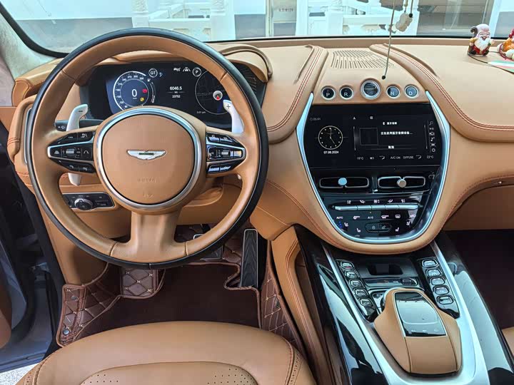 Фото 33 - Aston Martin DBX