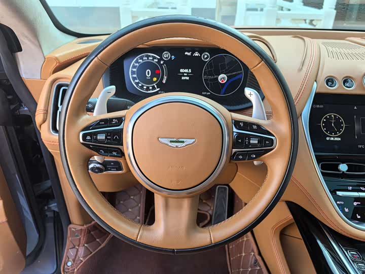 Фото 36 - Aston Martin DBX