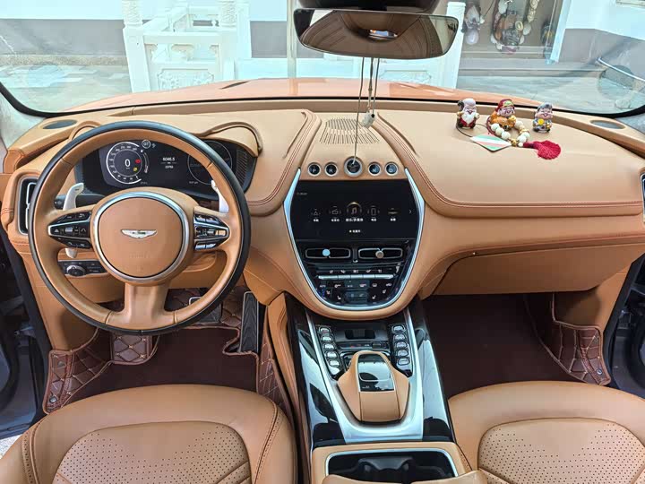 Фото 38 - Aston Martin DBX