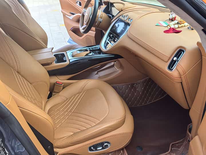 Фото 42 - Aston Martin DBX