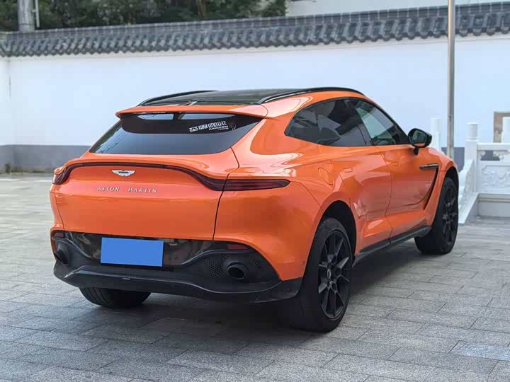 Фото 46 - Aston Martin DBX