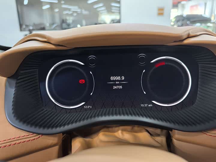 Фото 5 - Aston Martin DBX