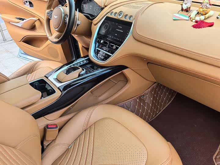 Фото 8 - Aston Martin DBX