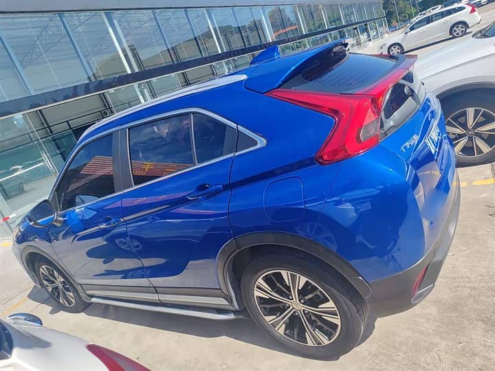 Фото 11 - Mitsubishi Eclipse Cross