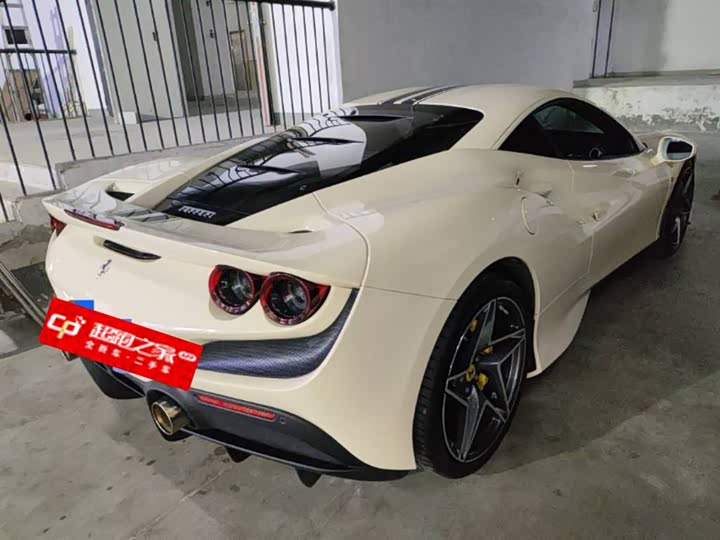 Фото 2 - Ferrari F8