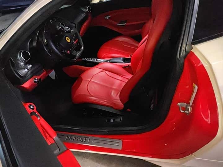 Фото 7 - Ferrari F8