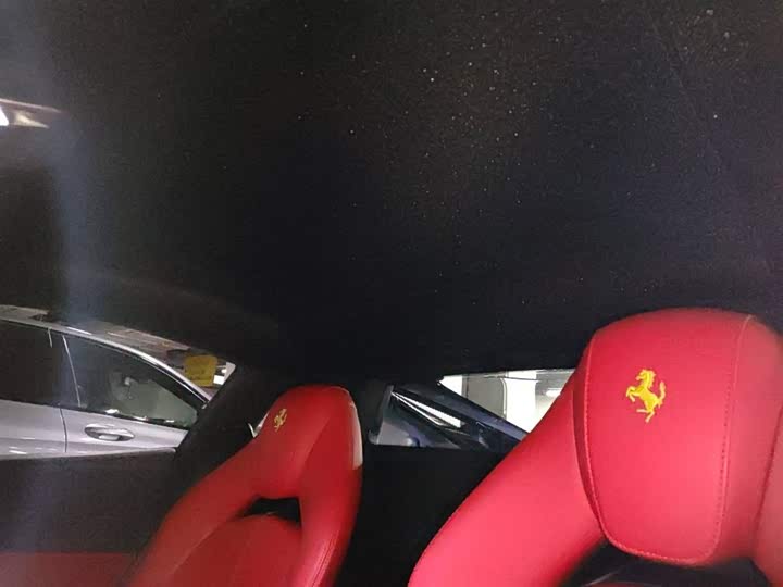 Фото 9 - Ferrari F8