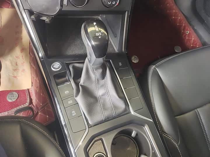 Фото 14 - Volkswagen Passat