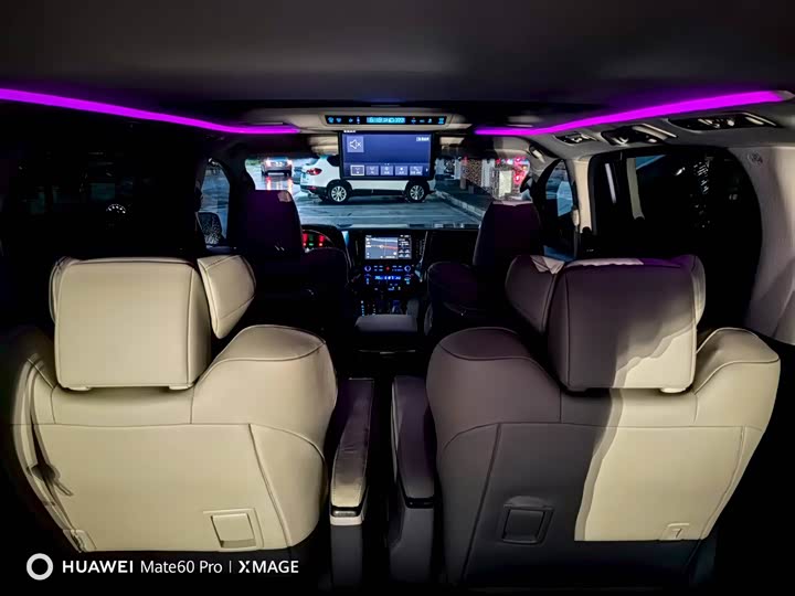 Фото 10 - Toyota Alphard