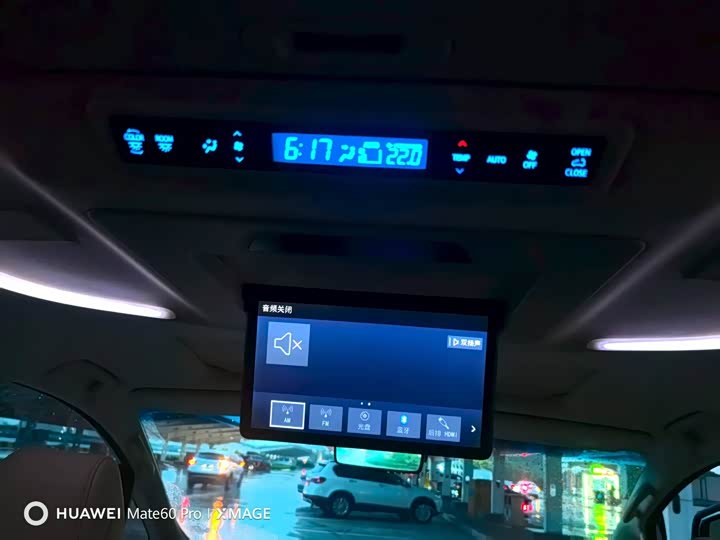 Фото 11 - Toyota Alphard