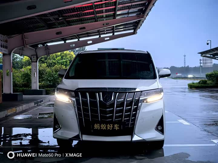 Фото 3 - Toyota Alphard