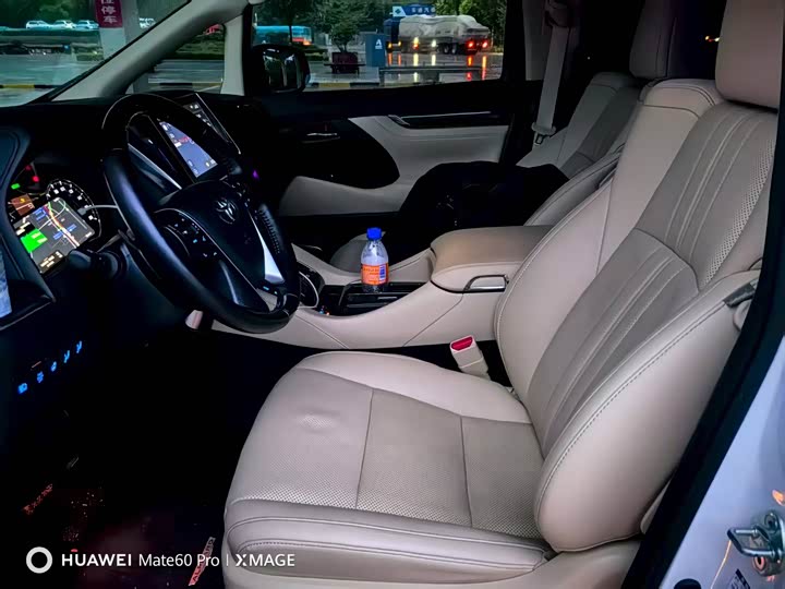 Фото 5 - Toyota Alphard