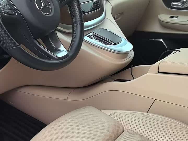 Фото 2 - Mercedes-Benz V-Class