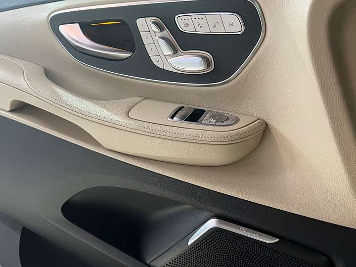 Фото 5 - Mercedes-Benz V-Class