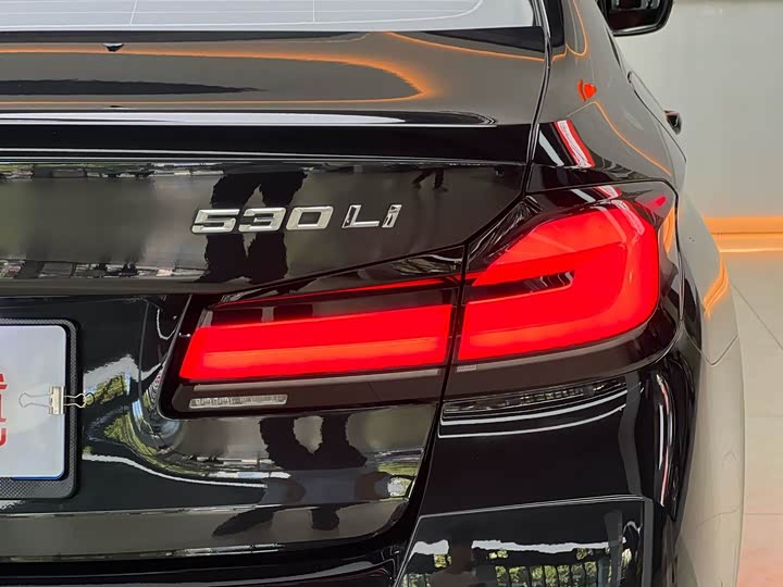 Фото 18 - BMW 5 Series