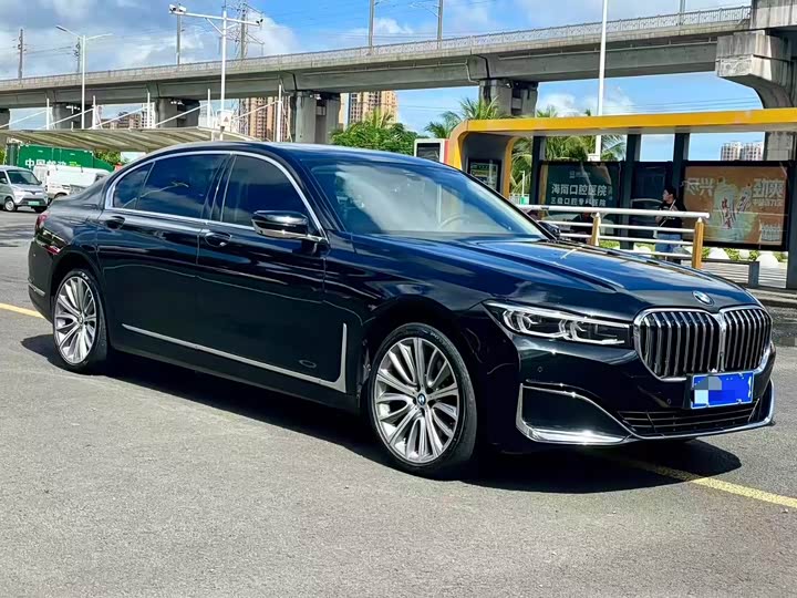 Фото 3 - BMW 7 Series