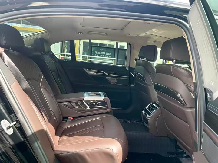 Фото 6 - BMW 7 Series