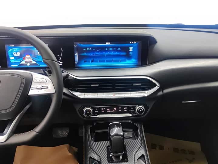 Фото 14 - Bestune T77