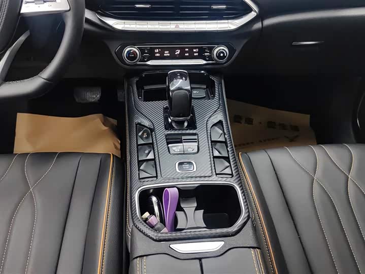 Фото 15 - Bestune T77