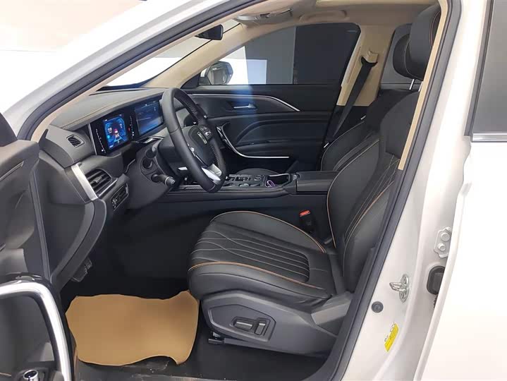 Фото 16 - Bestune T77