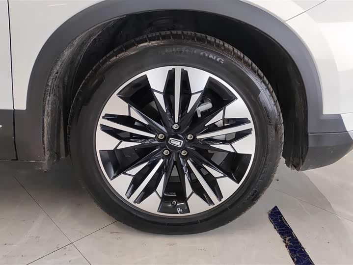 Фото 17 - Bestune T77