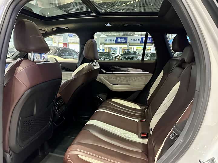 Фото 6 - Geely Monjaro