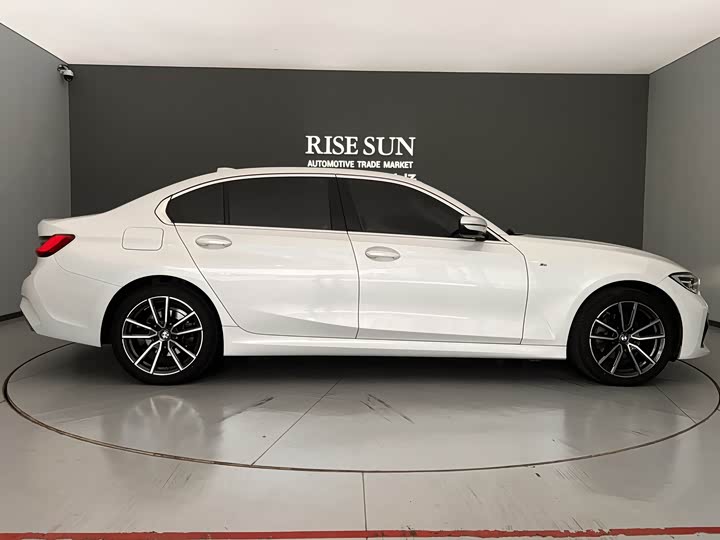 Фото 17 - BMW 3 Series