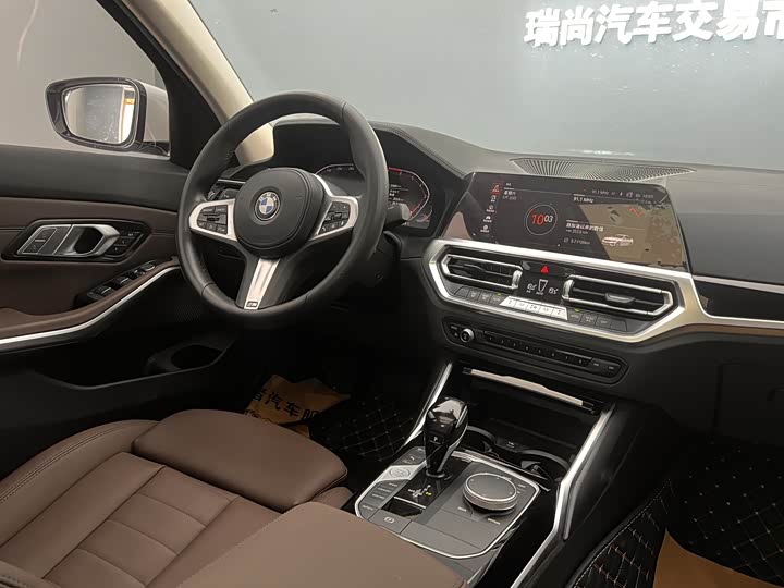 Фото 23 - BMW 3 Series