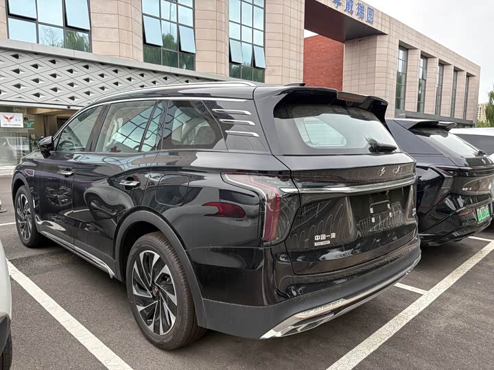 Фото 3 - Hongqi HS7 Hybrid