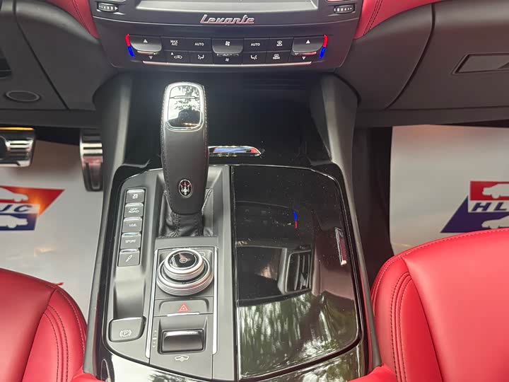 Фото 13 - Maserati Levante