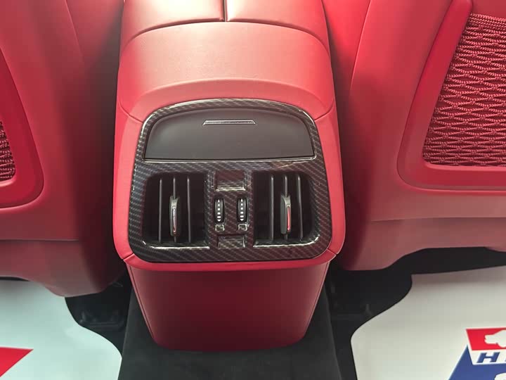 Фото 15 - Maserati Levante