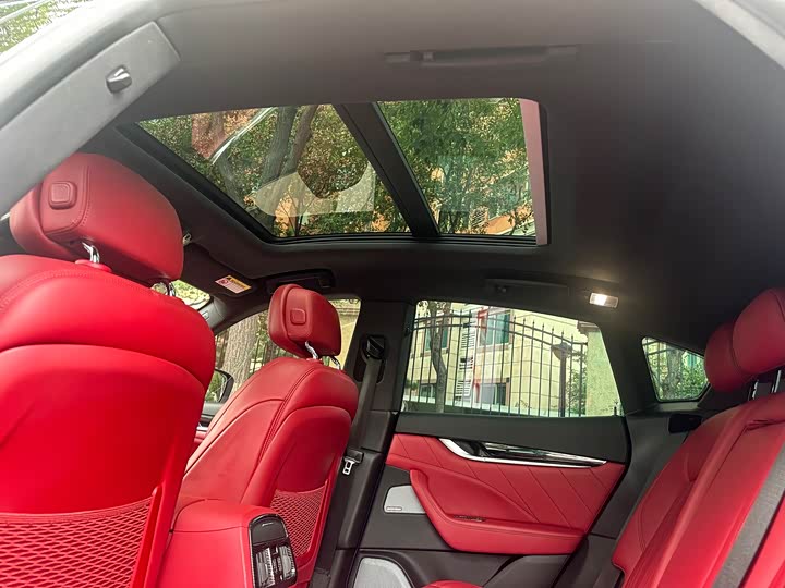 Фото 16 - Maserati Levante