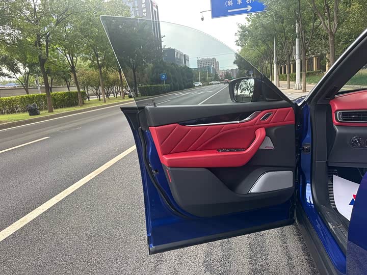 Фото 17 - Maserati Levante