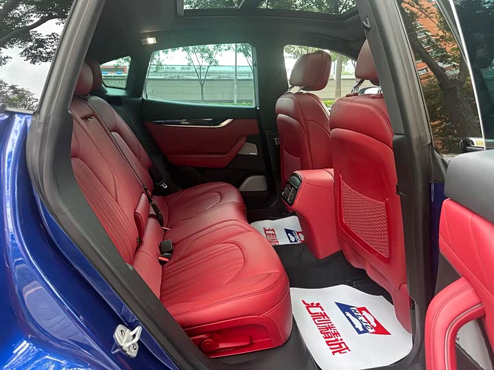 Фото 21 - Maserati Levante