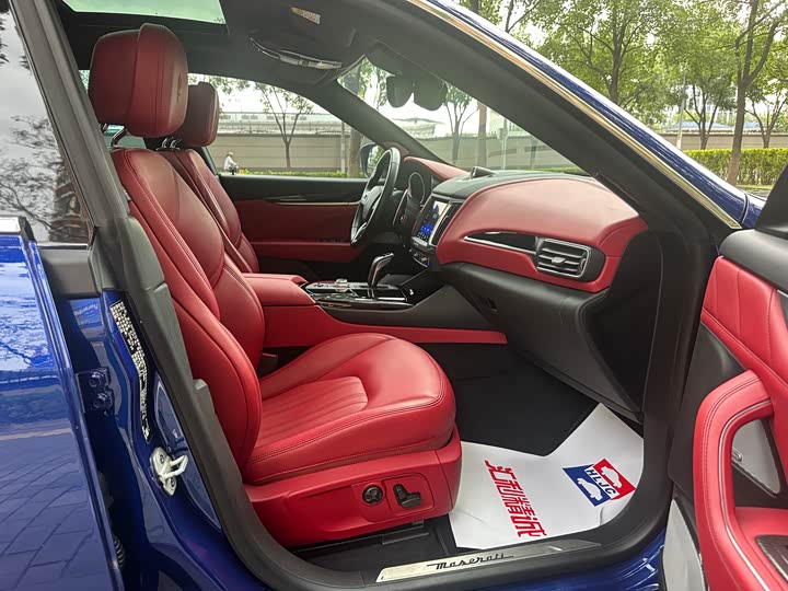 Фото 22 - Maserati Levante