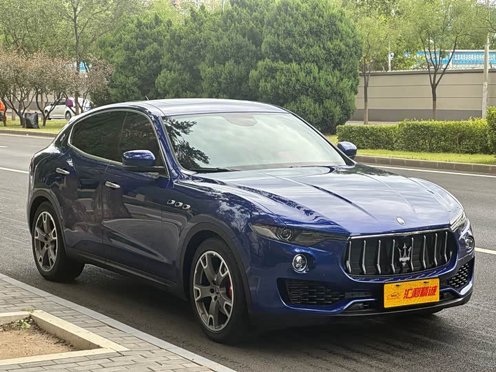 Фото 3 - Maserati Levante