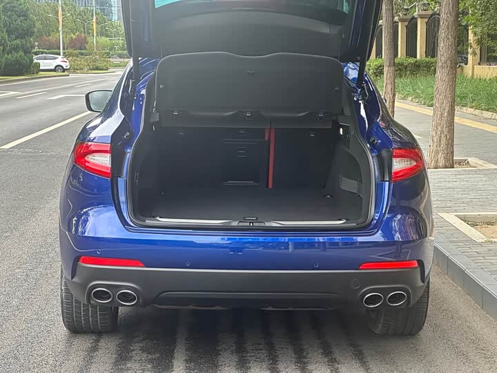 Фото 7 - Maserati Levante