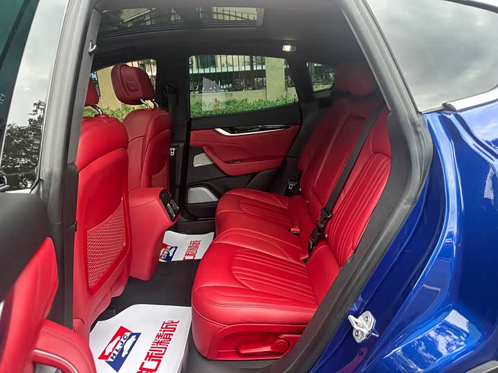 Фото 9 - Maserati Levante