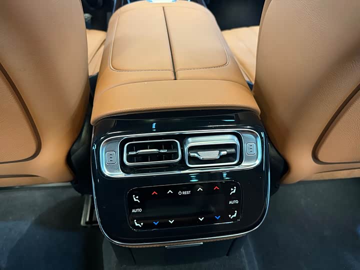 Фото 13 - Mercedes-Benz S-Class