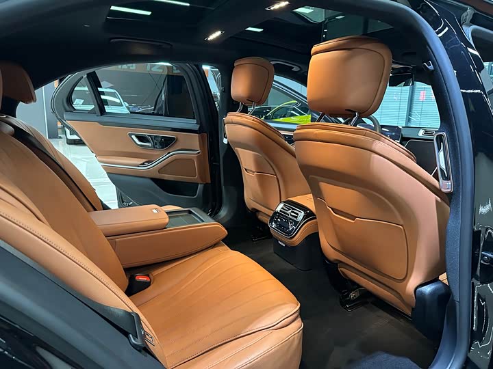 Фото 9 - Mercedes-Benz S-Class