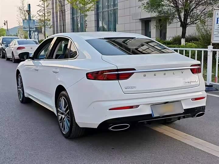 Фото 10 - Geely Preface