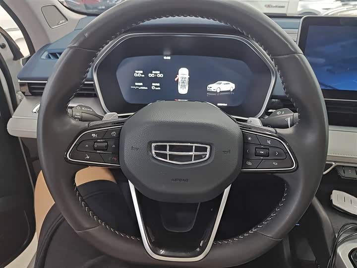 Фото 4 - Geely Preface