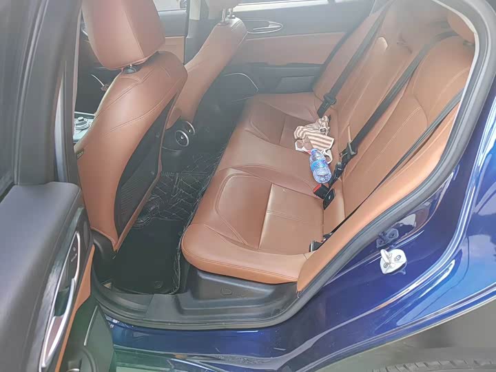 Фото 5 - Alfa Romeo Giulia